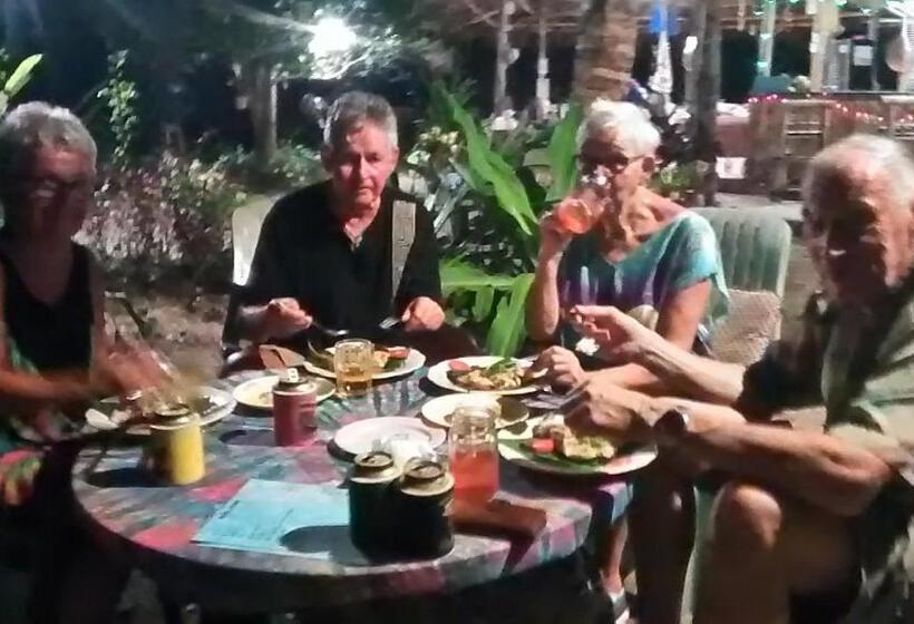 פנסיון Dugong Koh Sukorn