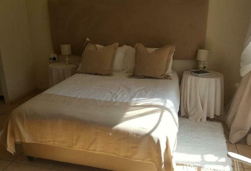 פנסיון Graceland Self Catering Cottages