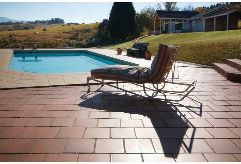 פנסיון Graceland Self Catering Cottages