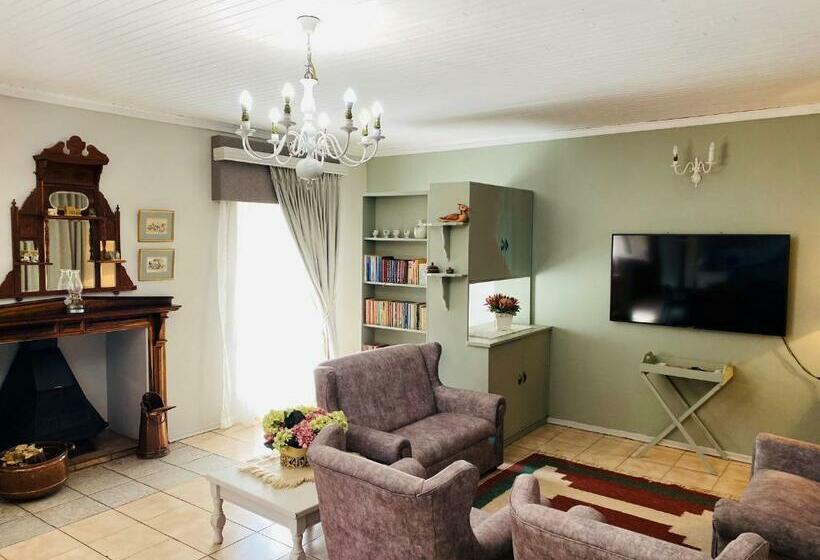 פנסיון Graceland Self Catering Cottages