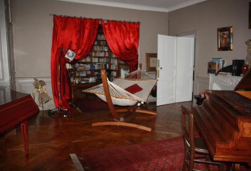 بنسيون La Maison Bleue