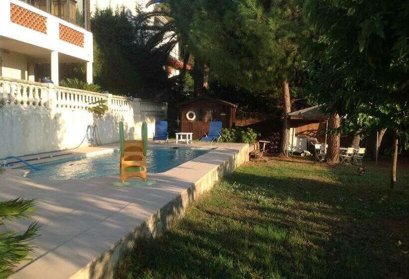 פנסיון La Nectarine