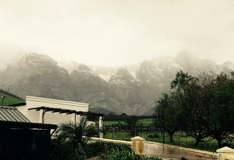 بنسيون Mosterts Hoek Guest House