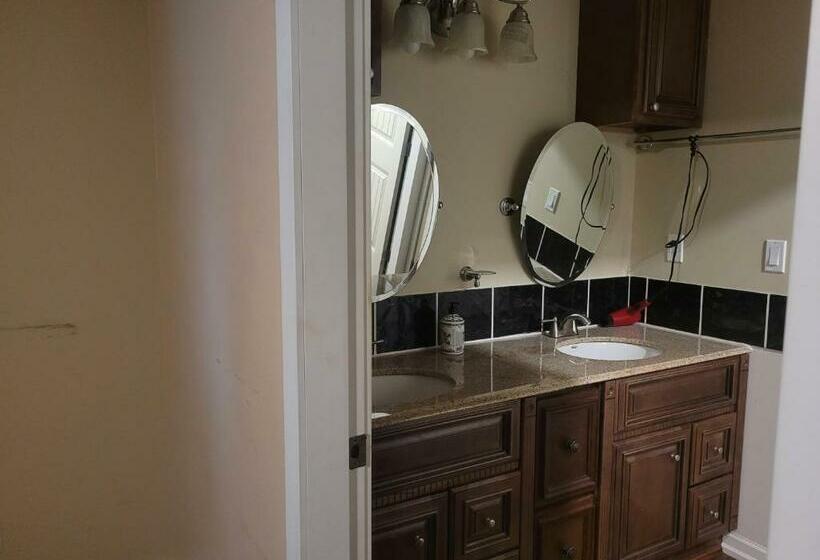 פנסיון Vancouver Jenny S Guesthouse