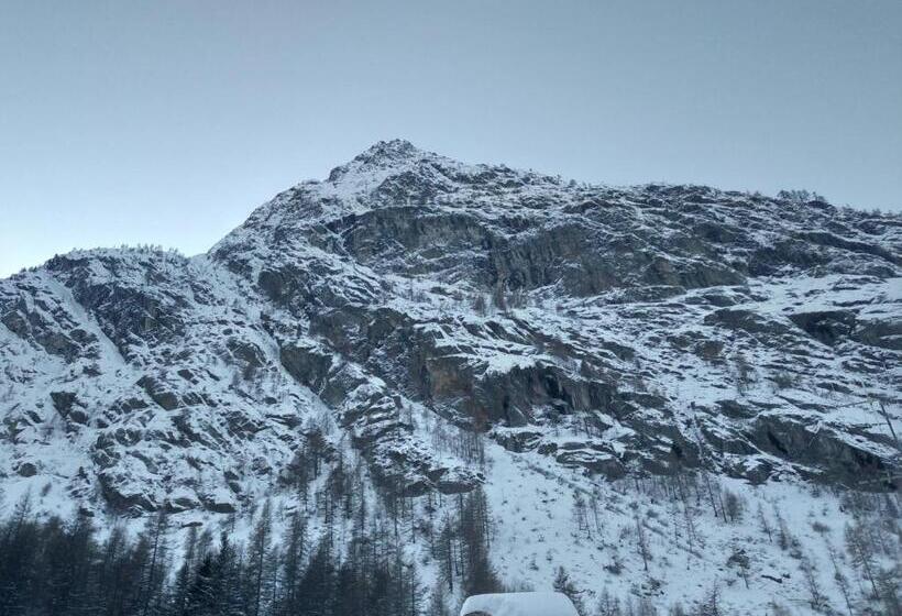 مبيت وإفطار Antica Casa Di Montagna Maison Bovard