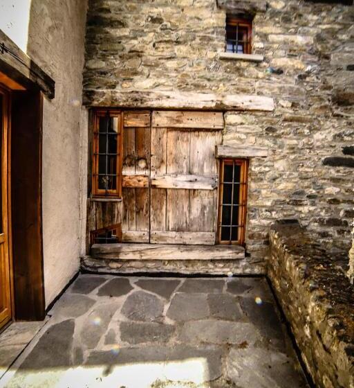 住宿加早餐  Antica Casa Di Montagna Maison Bovard