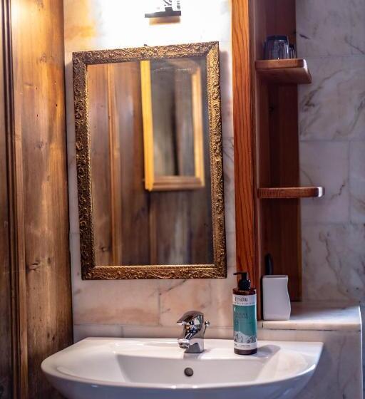 住宿加早餐  Antica Casa Di Montagna Maison Bovard