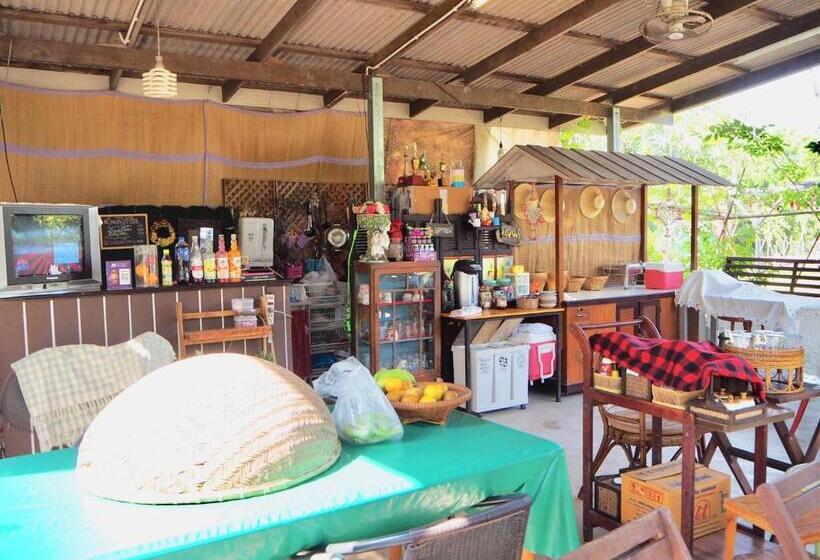 Bed and Breakfast Baan Sai Nam