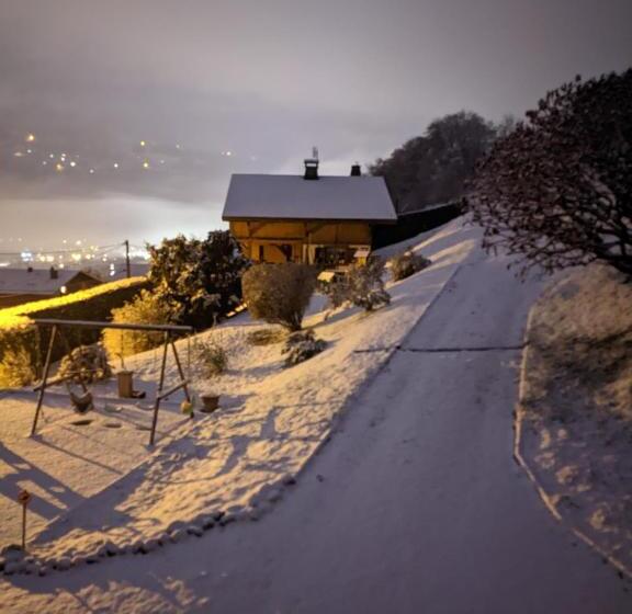 مبيت وإفطار Chantemerle 1741, Chambres D Hôtes à La Montagne