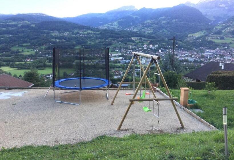 مبيت وإفطار Chantemerle 1741, Chambres D Hôtes à La Montagne