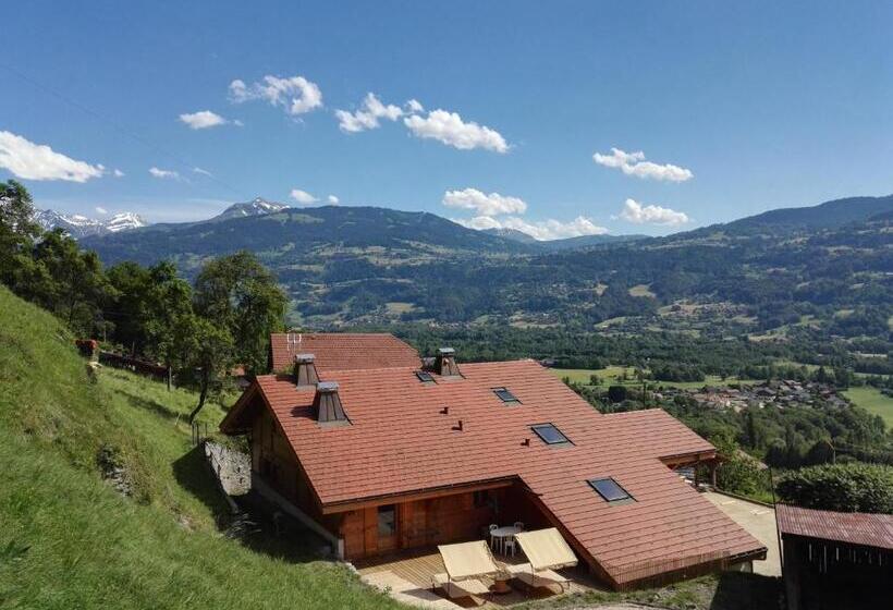 مبيت وإفطار Chantemerle 1741, Chambres D Hôtes à La Montagne