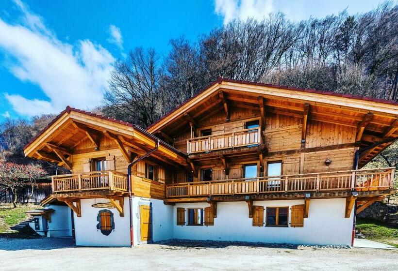 مبيت وإفطار Chantemerle 1741, Chambres D Hôtes à La Montagne