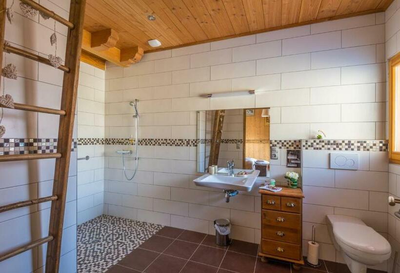 مبيت وإفطار Chantemerle 1741, Chambres D Hôtes à La Montagne