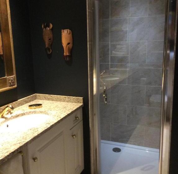 تختخواب و صبحانه Compass Rose