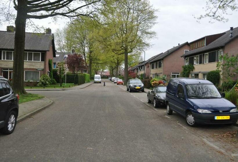 ベッドアンドブレックファースト Huize Huizinga