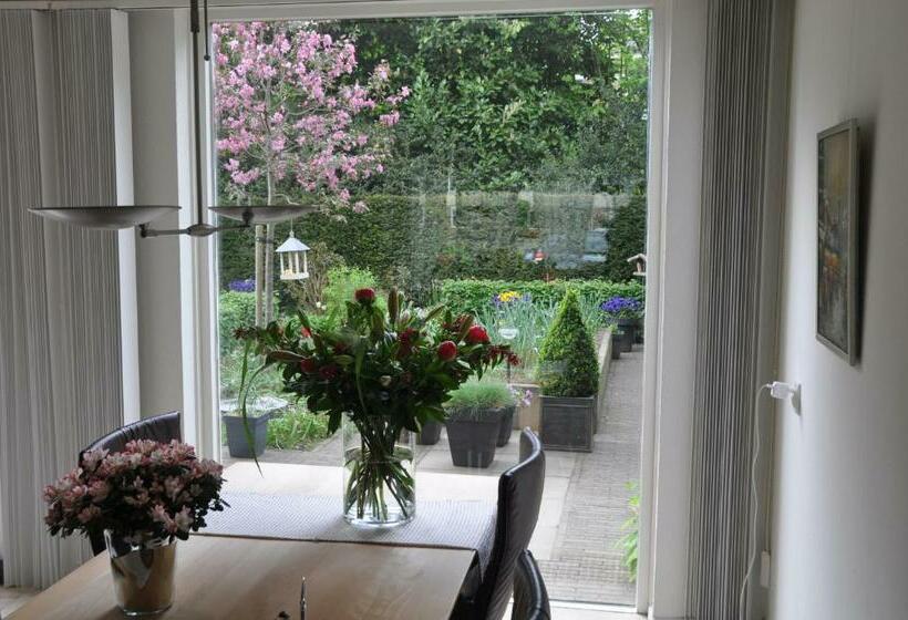 ベッドアンドブレックファースト Huize Huizinga