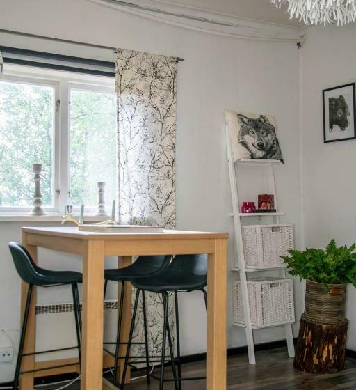 مبيت وإفطار Husky Lodge Hostel