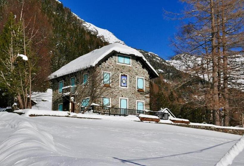 مبيت وإفطار Il Cortese