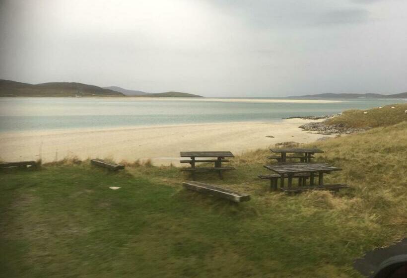 مبيت وإفطار Lathamor