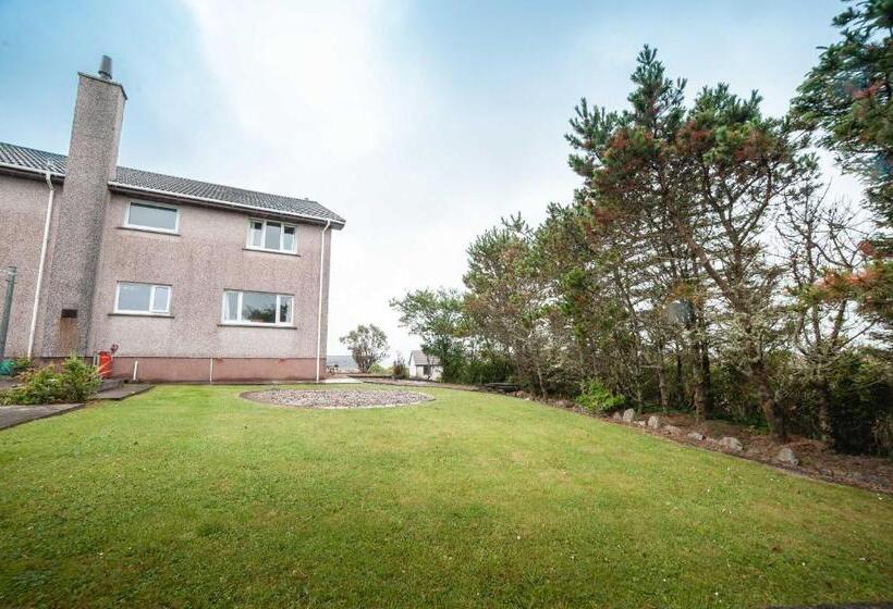 مبيت وإفطار Lathamor