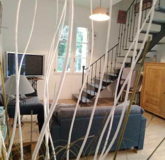 مبيت وإفطار Le Clos Du Théron, Chambre D Hôte