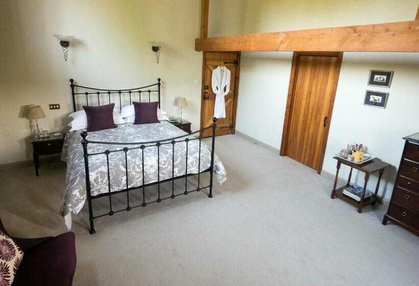 مبيت وإفطار North Downs Barn