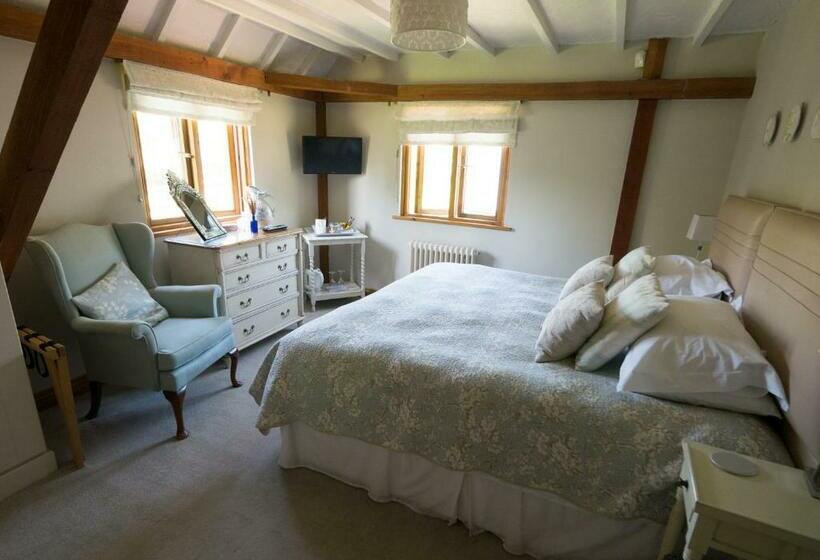 مبيت وإفطار North Downs Barn