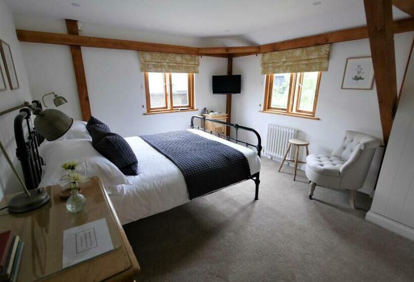 مبيت وإفطار North Downs Barn