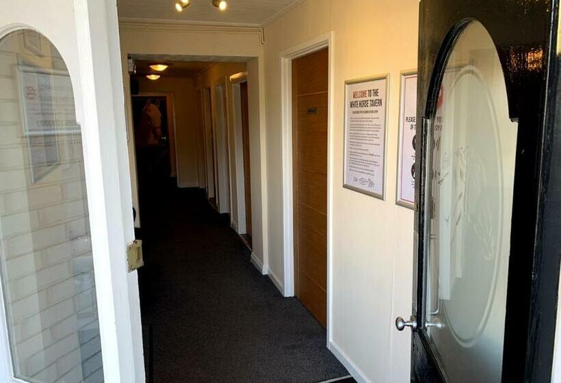 ベッドアンドブレックファースト White Horse Tavern