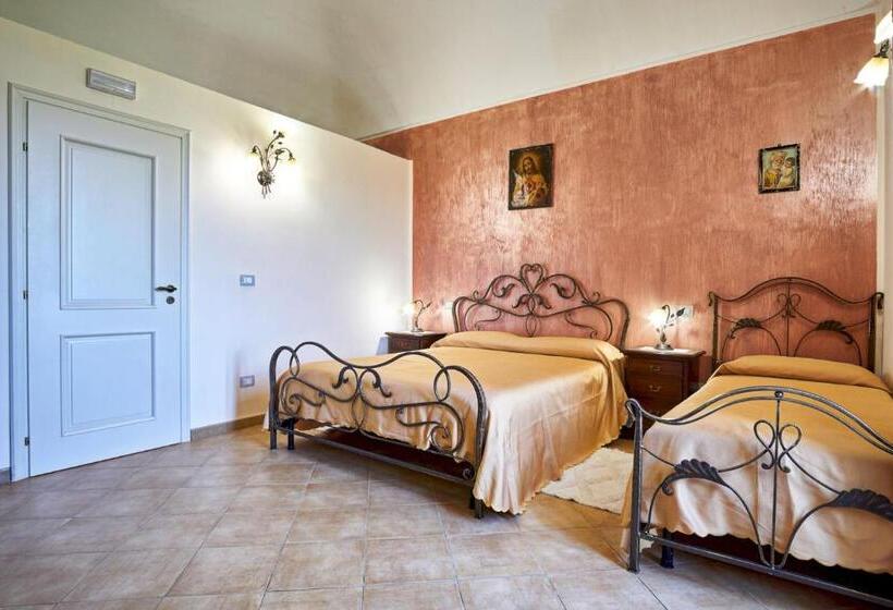 Отель Agriturismo Conte Ruggero