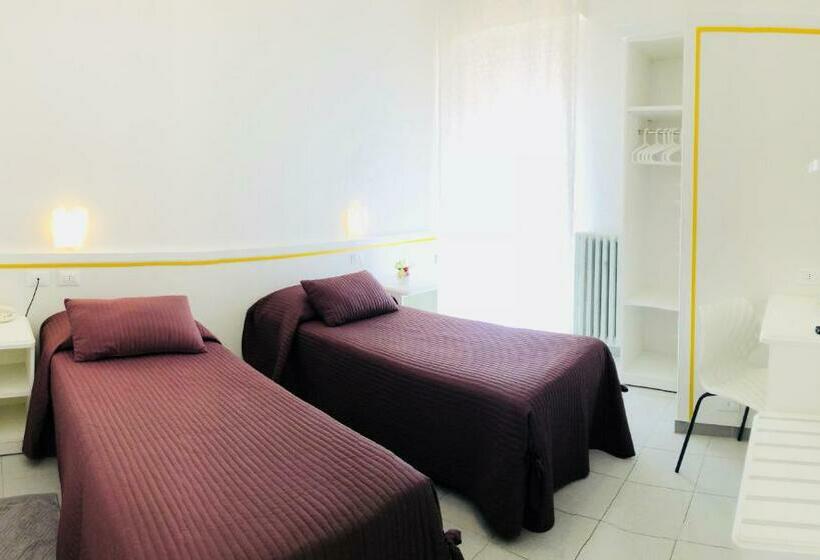 Отель Albergo Ester