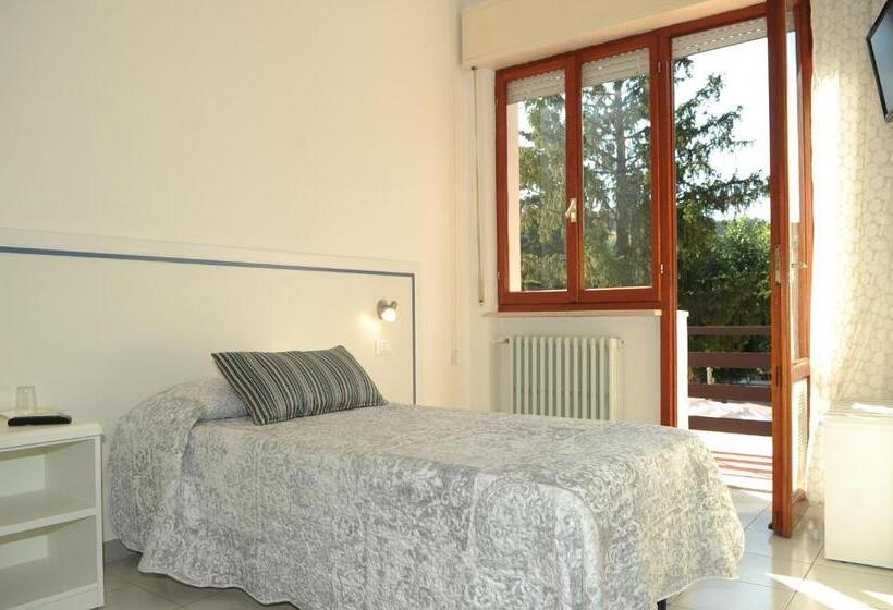 Отель Albergo Ester