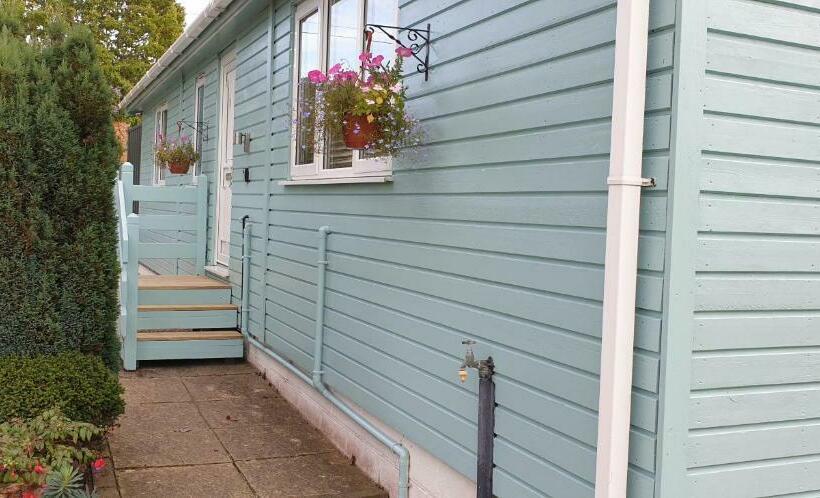 ホテル The Cabin,kings Lane,weston