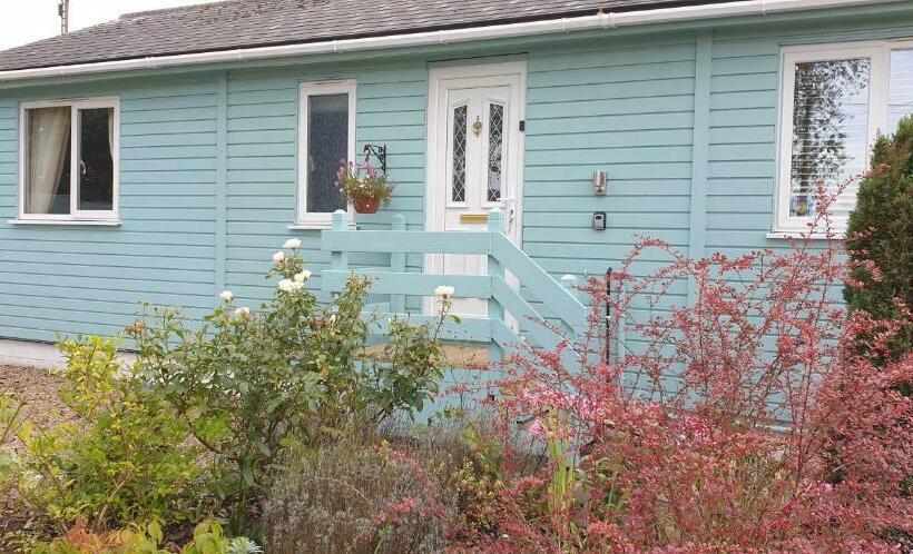 ホテル The Cabin,kings Lane,weston