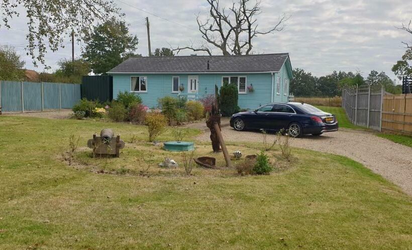 בית מלון כפרי The Cabin,kings Lane,weston