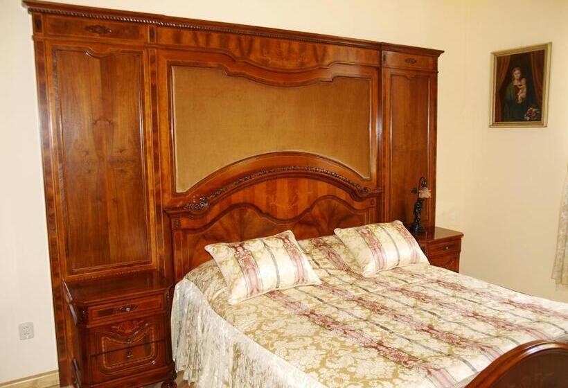 בית מלון כפרי Zámek Světlá Nad Sázavou