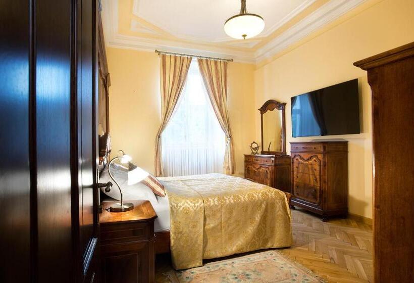 호텔 Zámek Světlá Nad Sázavou