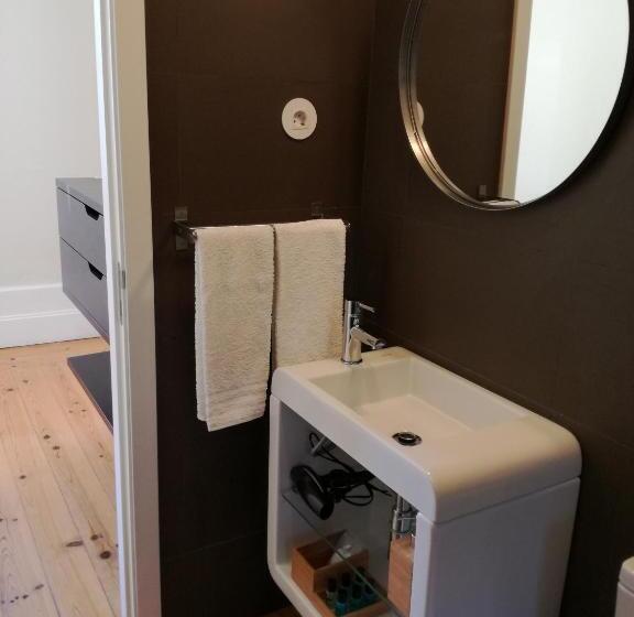 بنسيون Ah33   Estúdios