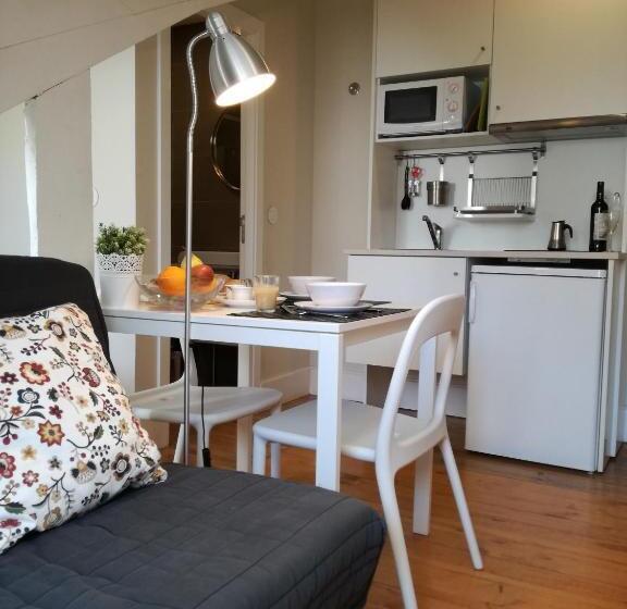 بنسيون Ah33   Estúdios