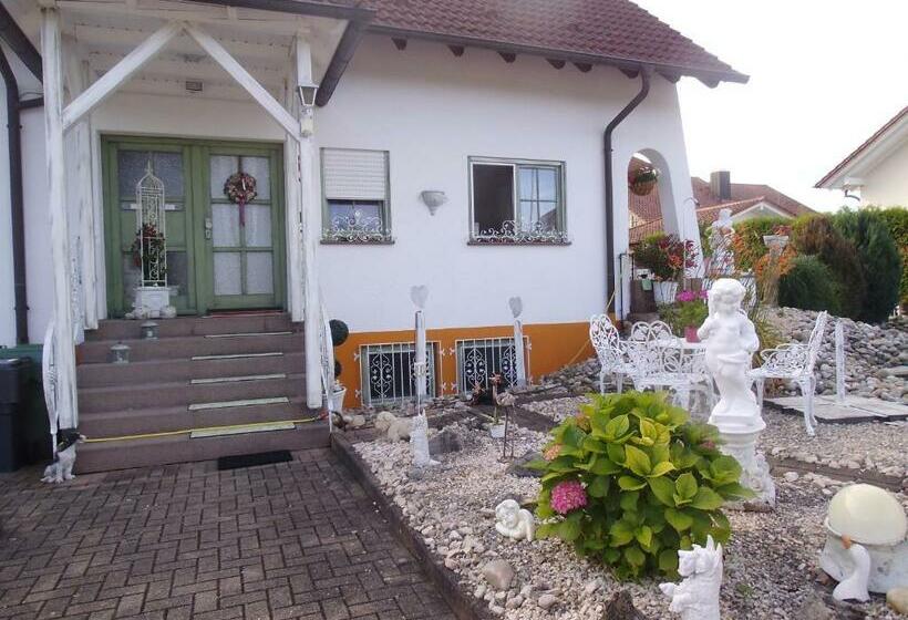 بنسيون Gästehaus Baur