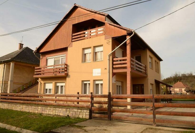 ペンション Hutasori Guesthouse