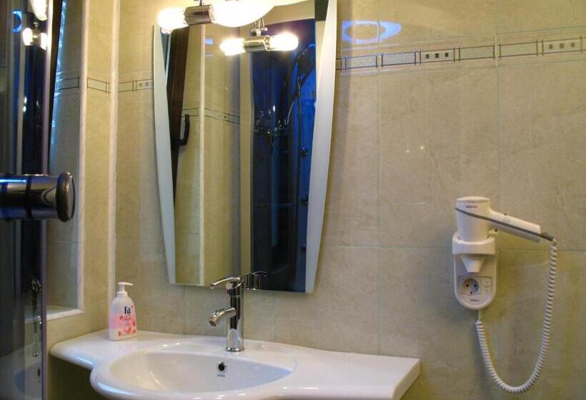 פנסיון Sun House