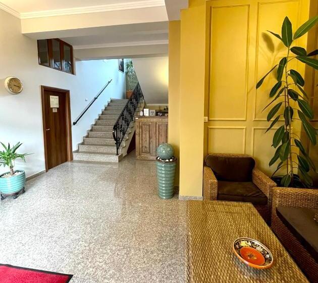 بنسيون Vila Luminita