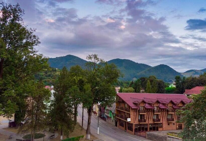 بنسيون Vila Luminita