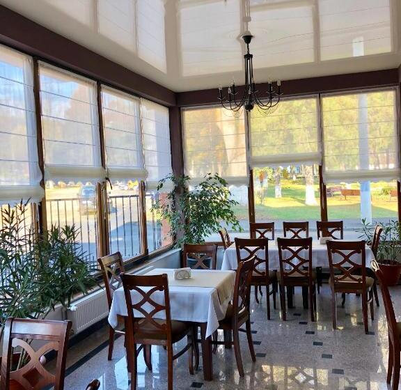 بنسيون Vila Luminita