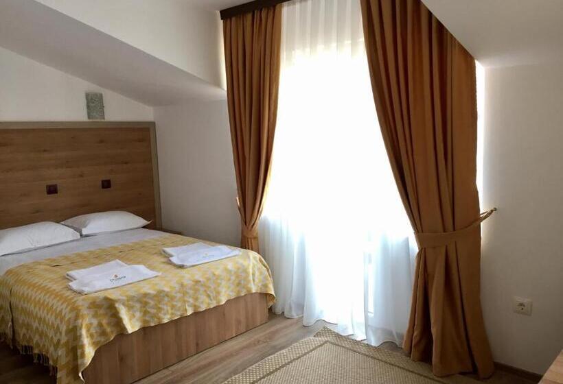 بنسيون Vila Luminita