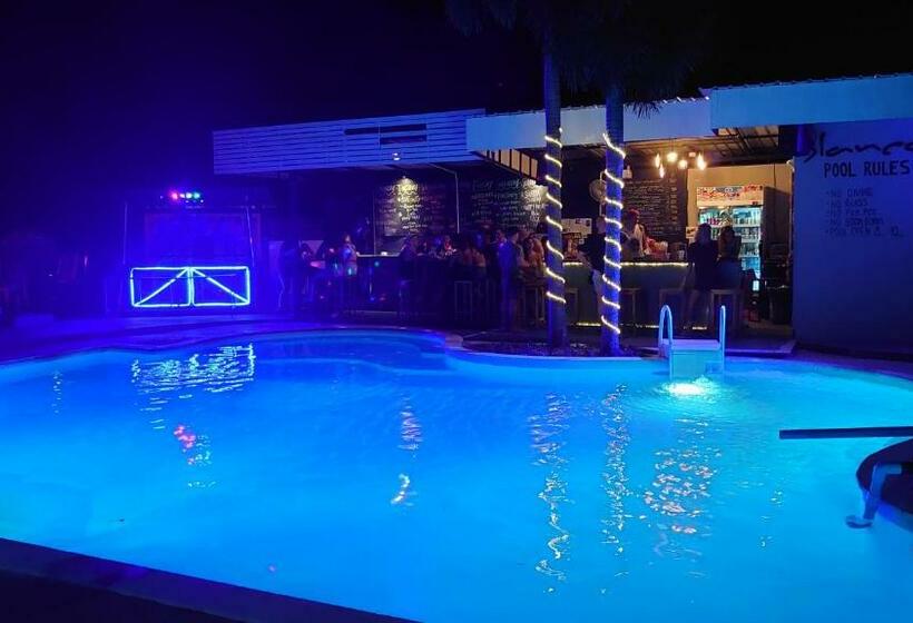 אתר נופש Blanco Hideout Railay   Youth Hostel 18 To 35 Only