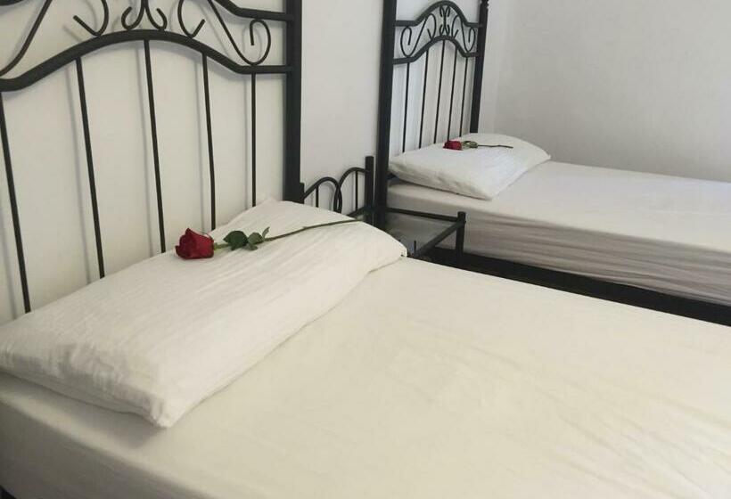 Albergue Rosalia / Pilgrim Hostel