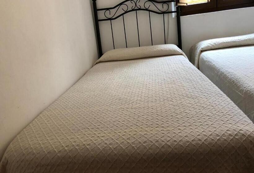 Albergue Rosalia / Pilgrim Hostel