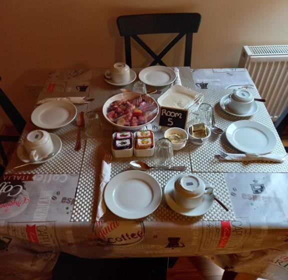 مبيت وإفطار A New U Country Cottage